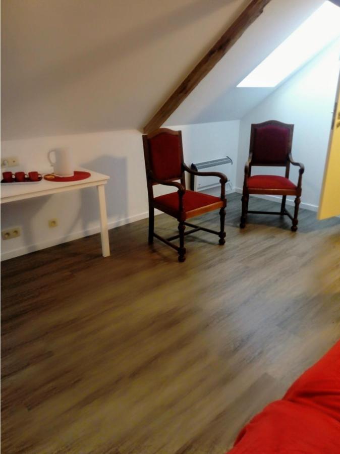 La Vieille Tour Hotell Hotton Eksteriør bilde